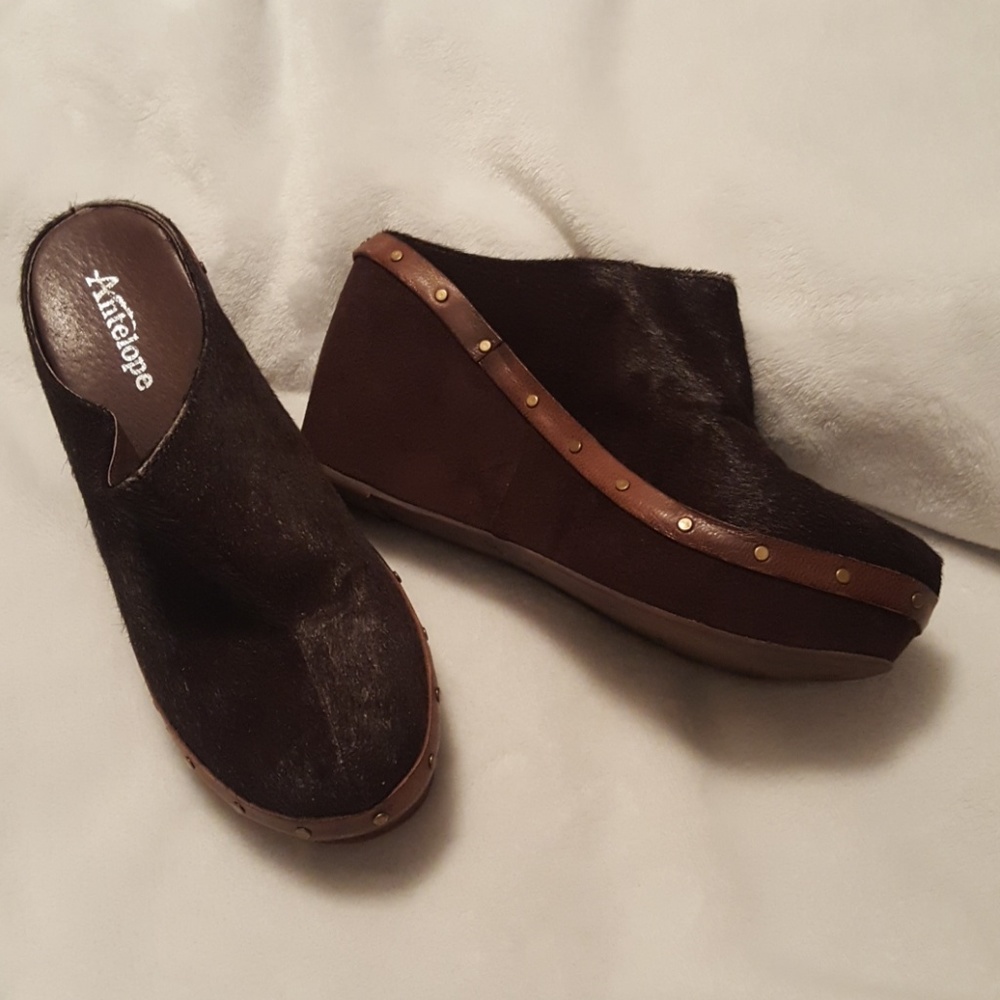 Antelope fur clogs